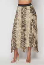 Load image into Gallery viewer, Comfortable Snake Print Skirt
